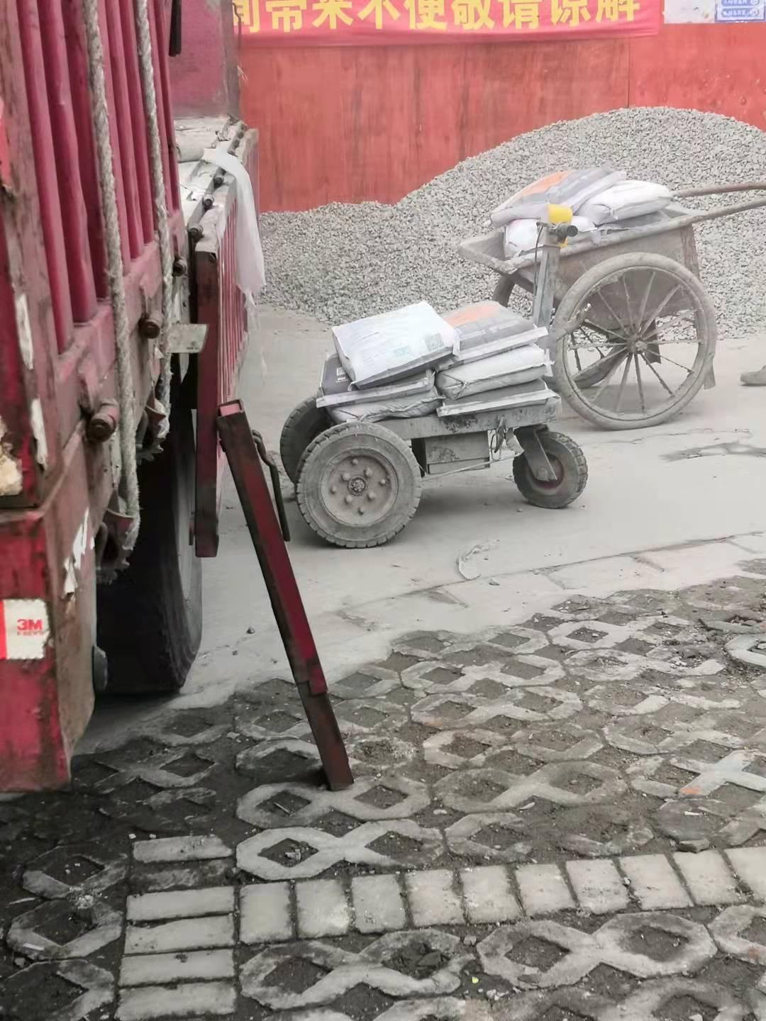 豪利777聚合物建补砂浆为什么合用于路路施工