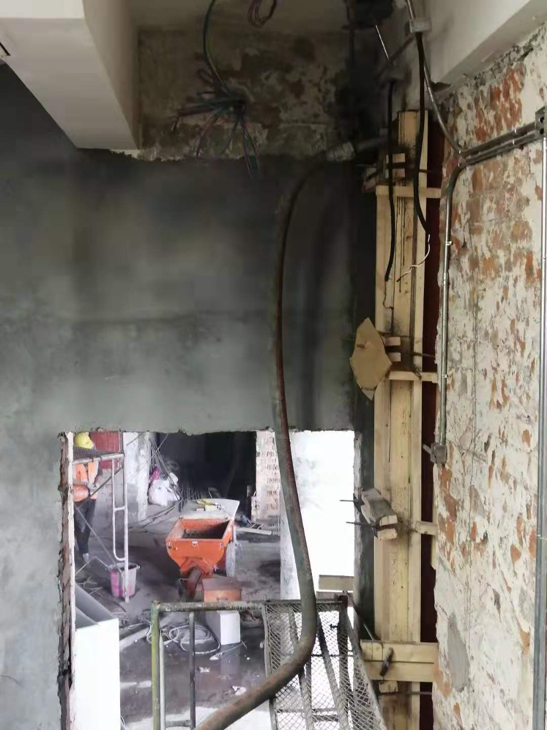 豪利777聚合物建补砂浆村落地面施工工艺