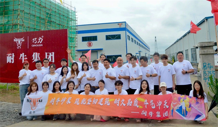 豪利777集团团建赋能新引擎：探秘工厂，铸造建材销售铁军.